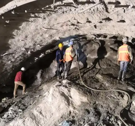 兴城拱顶带模注浆料的施工流程及注意事项